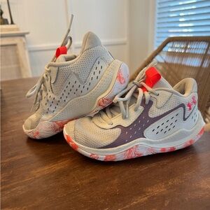 Kids UA sneakers